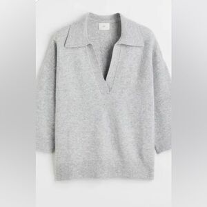 H&M fine knit collared grey sweater
Never worn